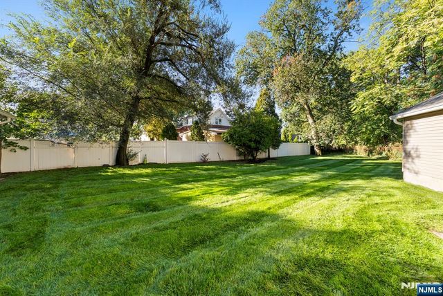 240 Palsa Avenue, Elmwood Park, NJ 07407