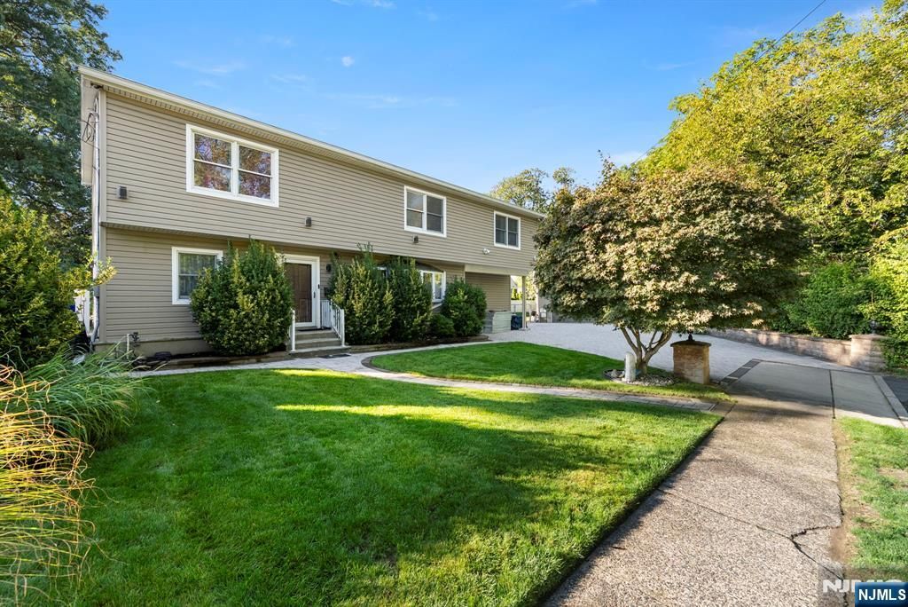 240 Palsa Avenue, Elmwood Park, NJ 07407