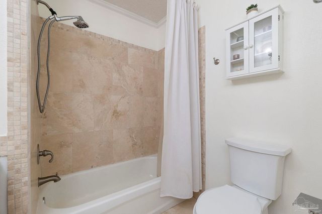 2960 Laurel Dr, Gulf Breeze, FL 32563