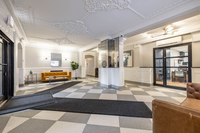 1140 N La Salle Drive 520, Chicago, IL 60610