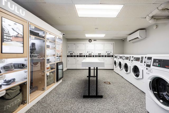 1140 N La Salle Drive 520, Chicago, IL 60610