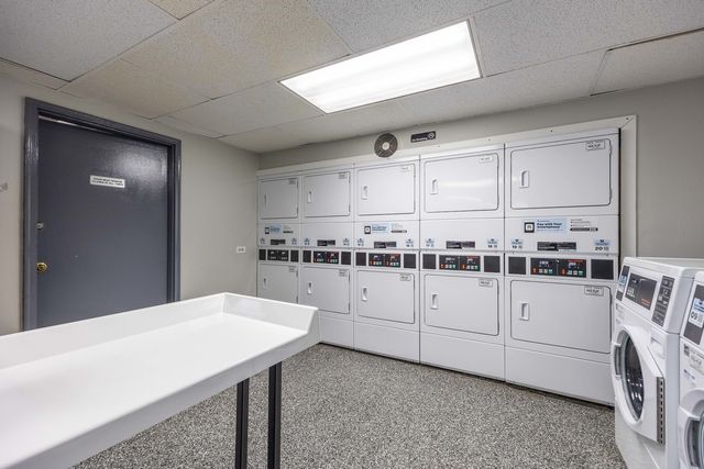 1140 N La Salle Drive 520, Chicago, IL 60610