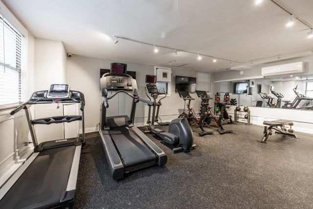 1140 N La Salle Drive 520, Chicago, IL 60610