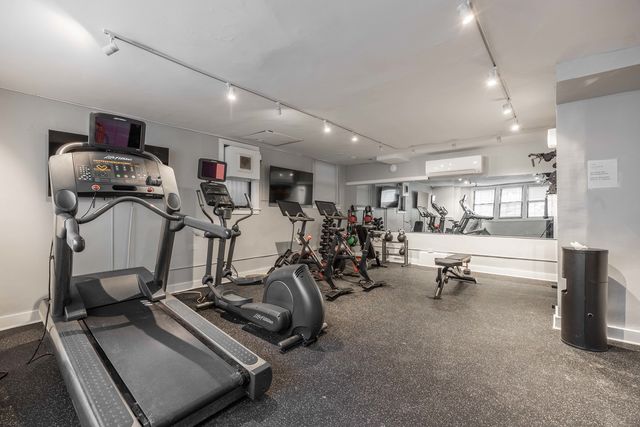 1140 N La Salle Drive 520, Chicago, IL 60610