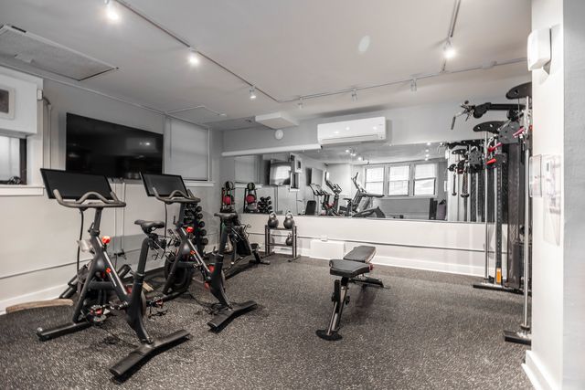 1140 N La Salle Drive 520, Chicago, IL 60610