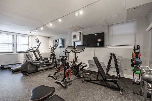 1140 N La Salle Drive 520, Chicago, IL 60610