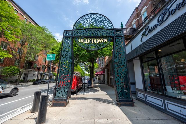 1140 N La Salle Drive 520, Chicago, IL 60610