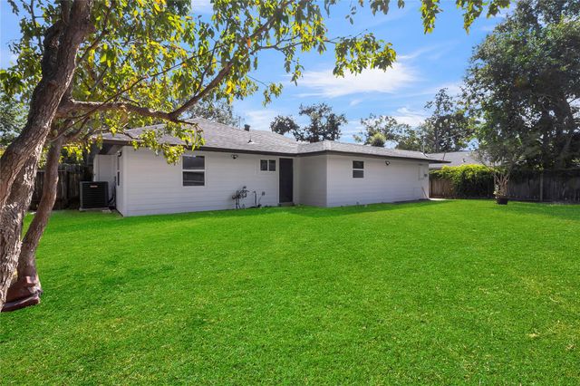 6207 Hirondel Street, Houston, TX 77087