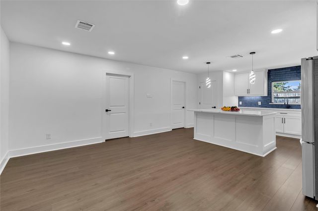 6207 Hirondel Street, Houston, TX 77087