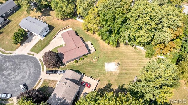 6 Cambridge Court, St Charles, MO 63301
