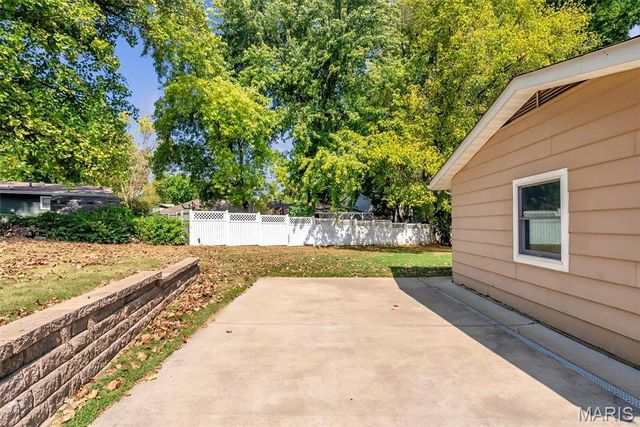6 Cambridge Court, St Charles, MO 63301