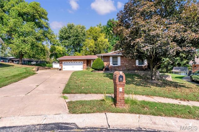 6 Cambridge Court, St Charles, MO 63301