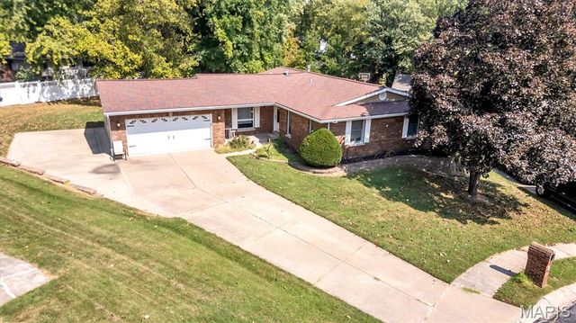 6 Cambridge Court, St Charles, MO 63301