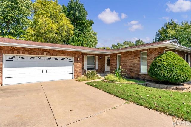 6 Cambridge Court, St Charles, MO 63301