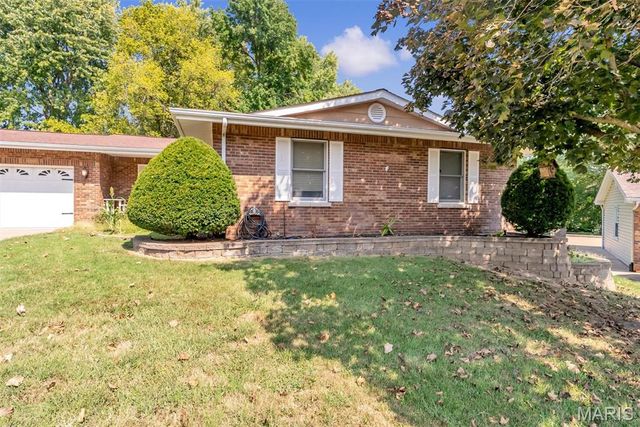 6 Cambridge Court, St Charles, MO 63301