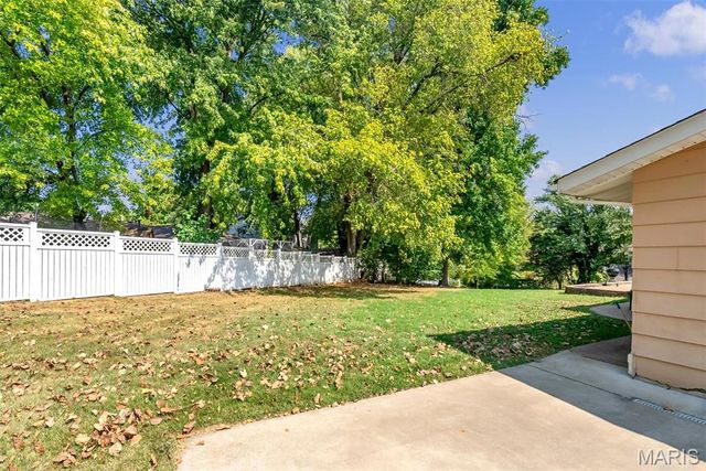 6 Cambridge Court, St Charles, MO 63301
