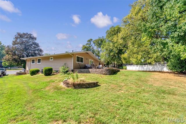 6 Cambridge Court, St Charles, MO 63301