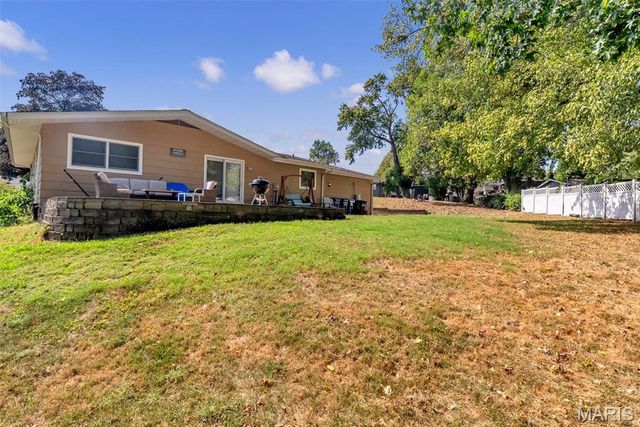 6 Cambridge Court, St Charles, MO 63301
