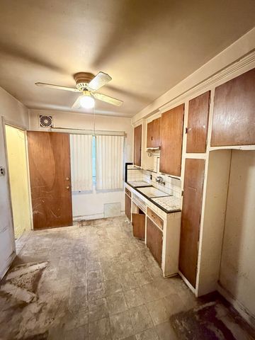 15339 Sussex Street, Wayne City, MI 48227