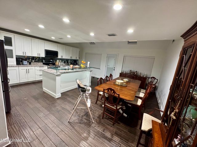 1703 Roswell Street, Pascagoula, MS 39581