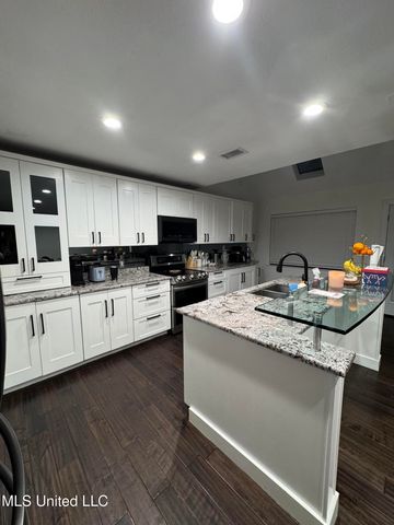 1703 Roswell Street, Pascagoula, MS 39581