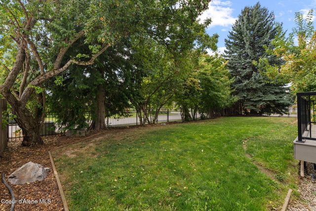 123 S Lincoln Ave, Sandpoint, ID 83864