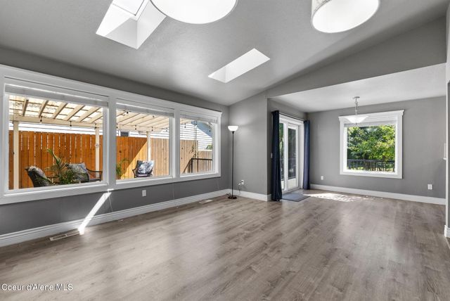 123 S Lincoln Ave, Sandpoint, ID 83864