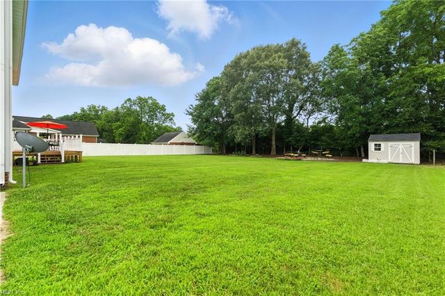 132 Queens LN, Franklin, VA 23851