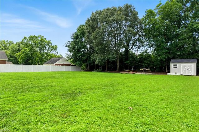 132 Queens LN, Franklin, VA 23851