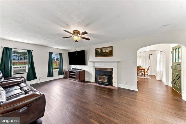 140 W 7TH AVE, Trappe, PA 19426