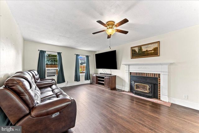 140 W 7TH AVE, Trappe, PA 19426