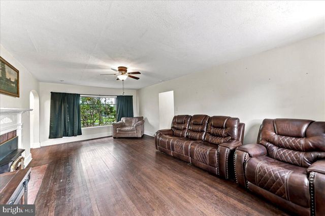 140 W 7TH AVE, Trappe, PA 19426