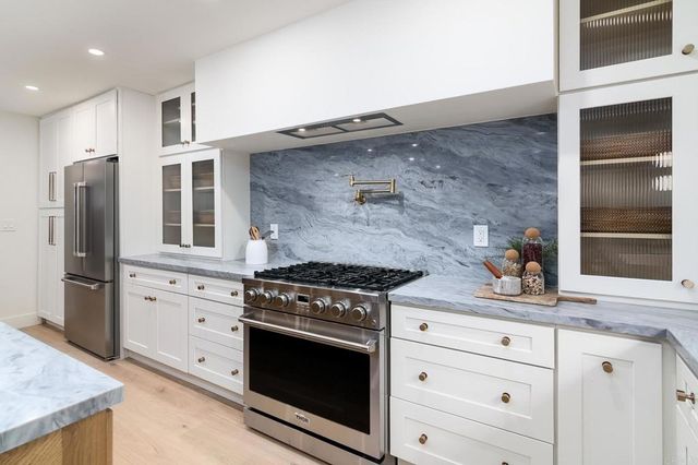 602 Fresca St, Solana Beach, CA 92075