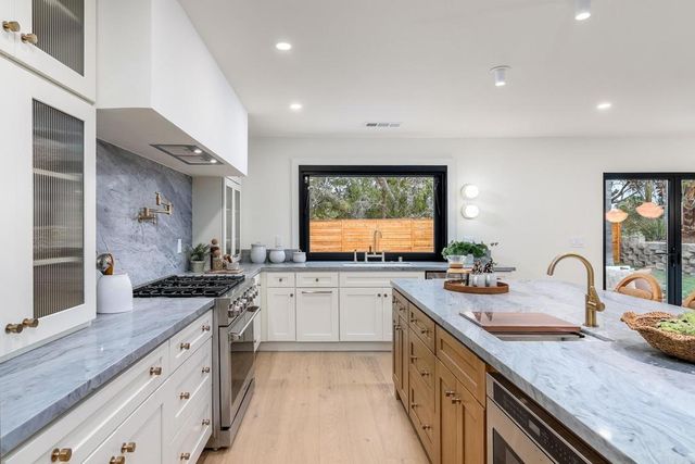 602 Fresca St, Solana Beach, CA 92075