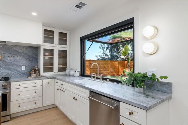 602 Fresca St, Solana Beach, CA 92075
