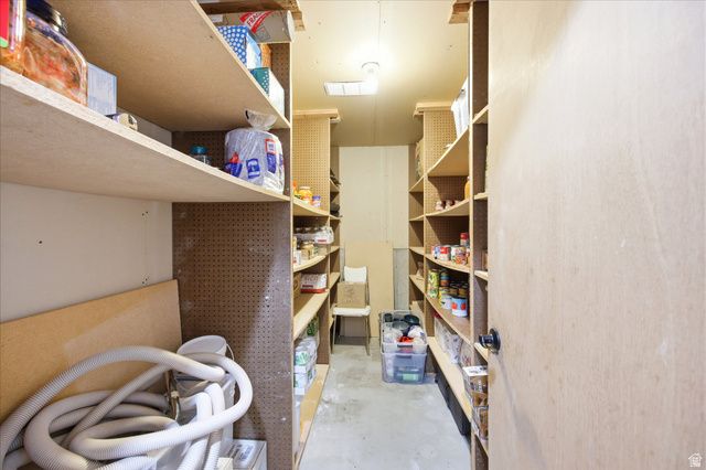 954 N 2600 W, Clinton, UT 84015