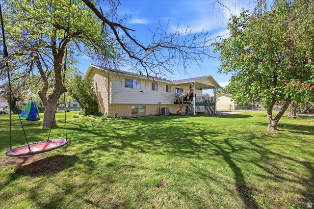 954 N 2600 W, Clinton, UT 84015