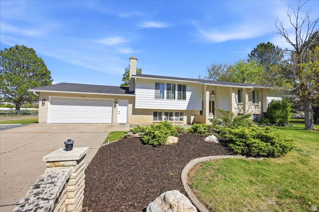 954 N 2600 W, Clinton, UT 84015