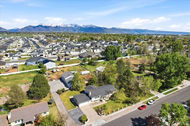 954 N 2600 W, Clinton, UT 84015