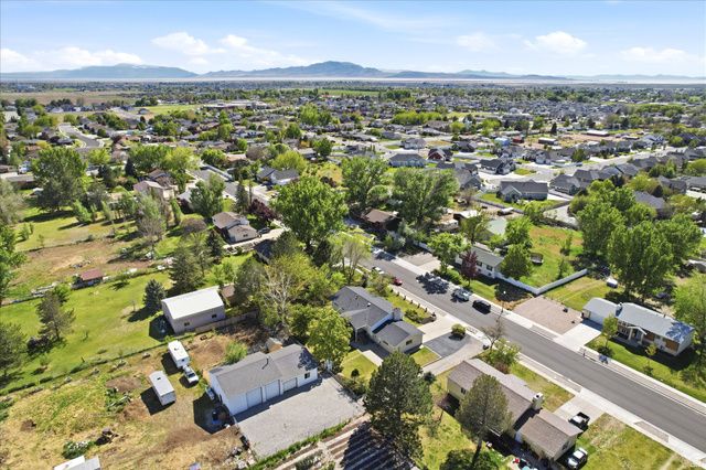 954 N 2600 W, Clinton, UT 84015