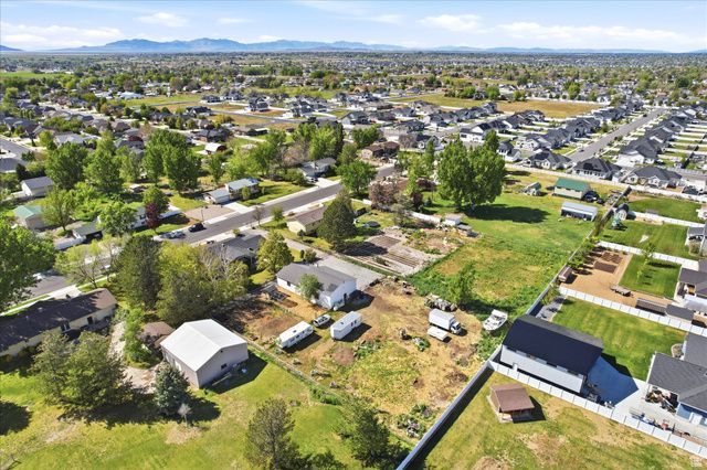 954 N 2600 W, Clinton, UT 84015