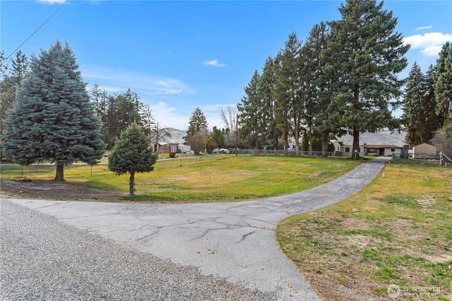 2434 & 2430 NW Alan Avenue, East Wenatchee, WA 98802