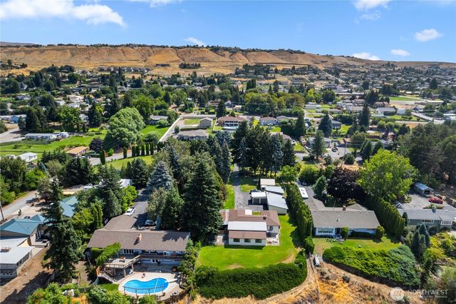 2434 & 2430 NW Alan Avenue, East Wenatchee, WA 98802