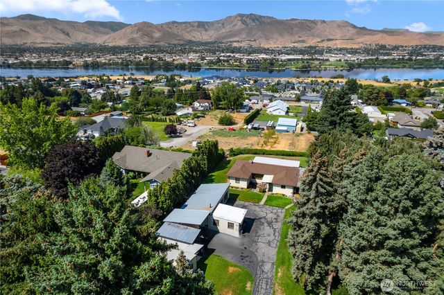 2434 & 2430 NW Alan Avenue, East Wenatchee, WA 98802