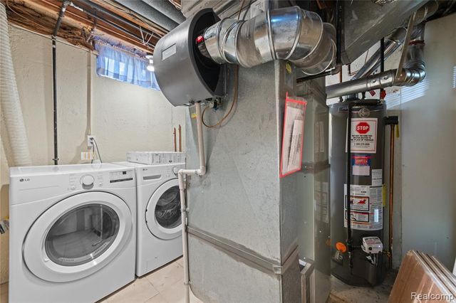 29417 Scarborough Drive, Warren, MI 48088