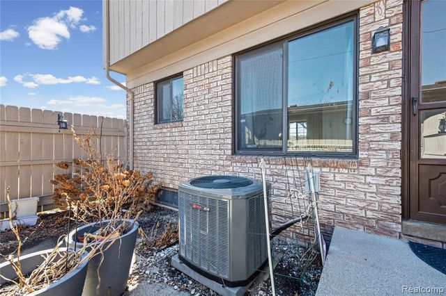 29417 Scarborough Drive, Warren, MI 48088