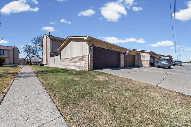 29417 Scarborough Drive, Warren, MI 48088