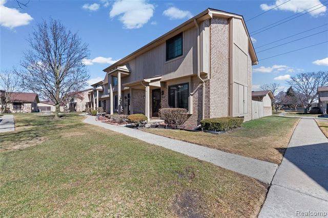 29417 Scarborough Drive, Warren, MI 48088