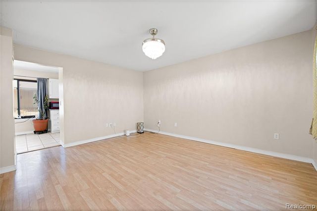 29417 Scarborough Drive, Warren, MI 48088