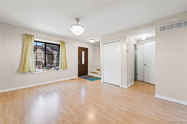 29417 Scarborough Drive, Warren, MI 48088